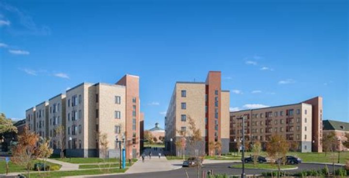 Does cuny have dorms?