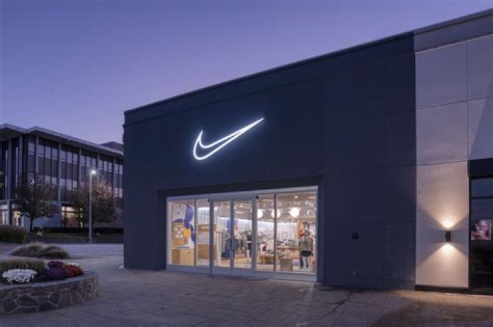 Does nike headquarters have a store?
