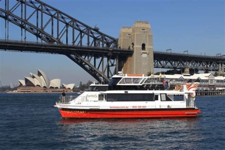 Does taronga zoo ticket include ferry?