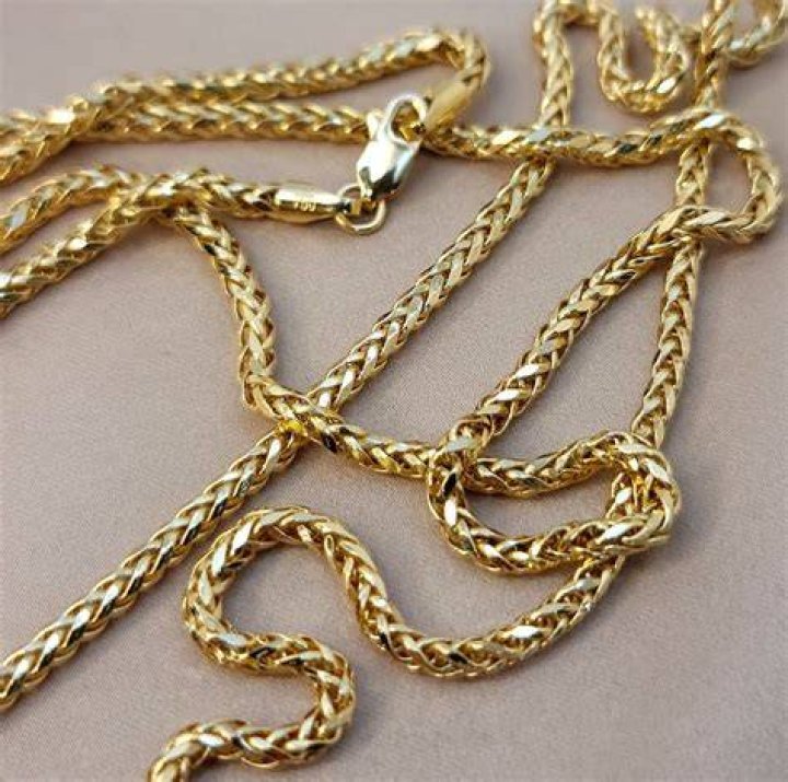 Is 18k gold necklace?