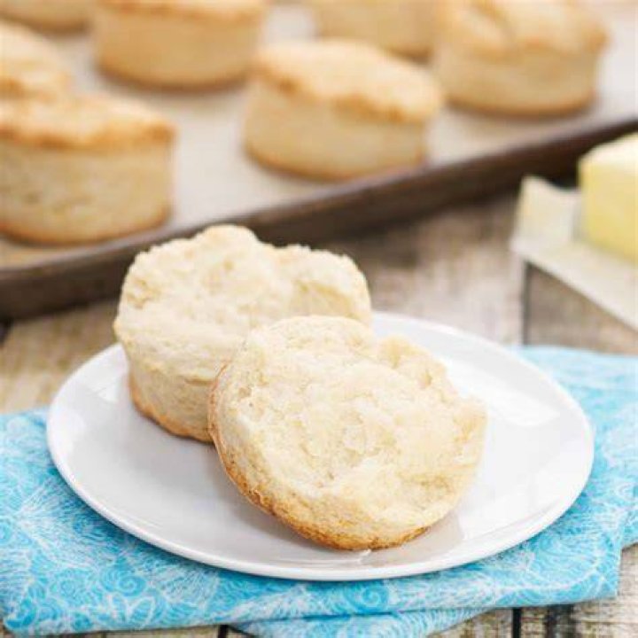 Should biscuit dough rest?