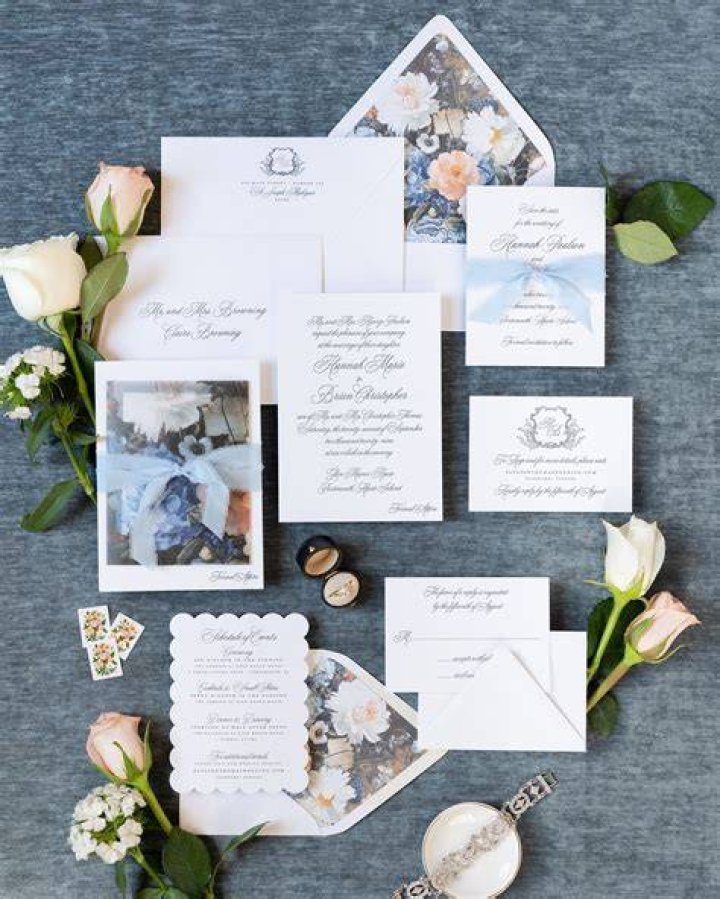 Should invitations match wedding colors?
