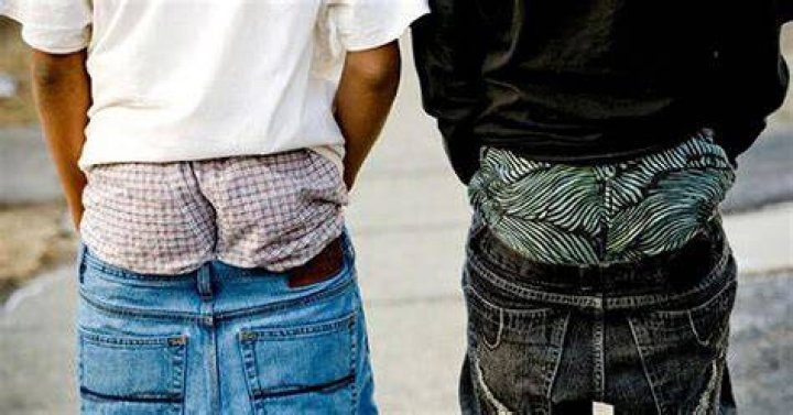 Where did pant sagging originated?