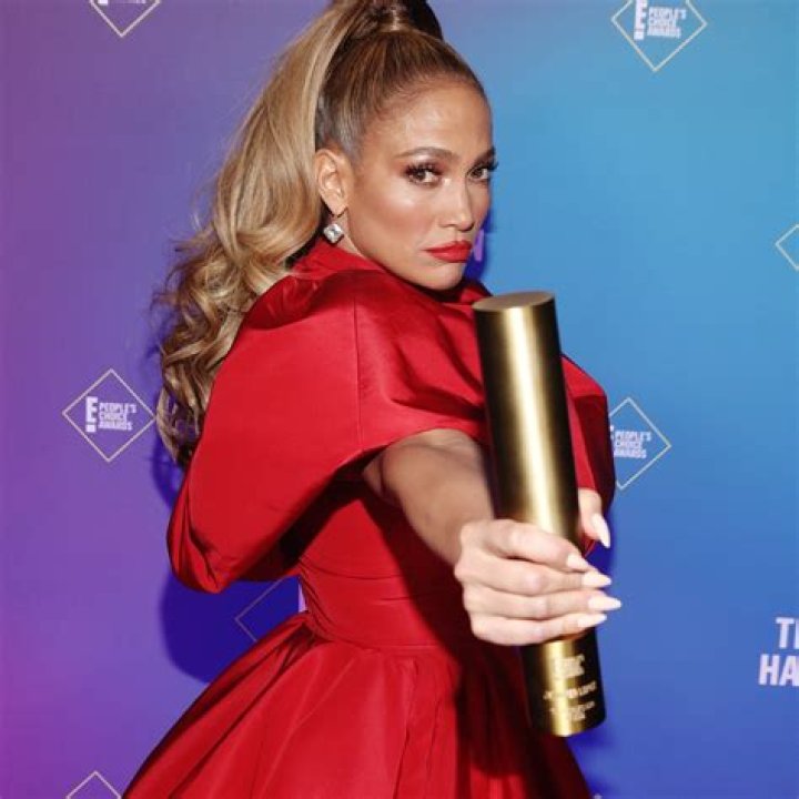 Why jennifer lopez is famous?